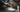 Vlekken uit witte sneakers verwijderen: wat werkt (en wat niet)