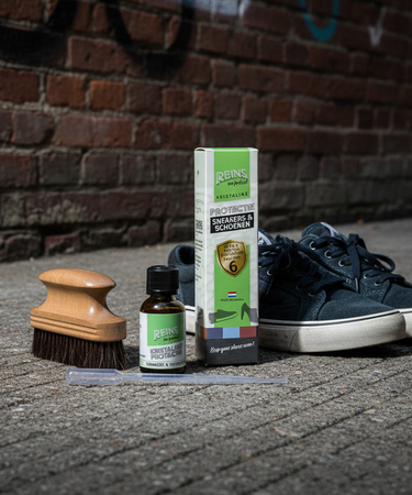 Suède sneakers beschermen