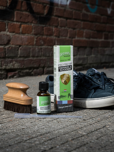 Suède sneakers beschermen